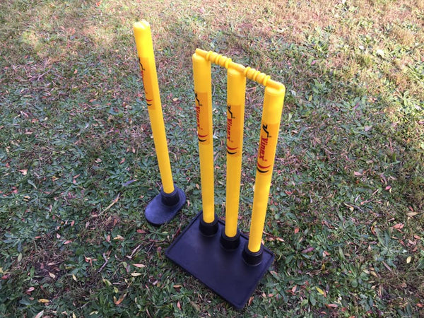 Plastic Stumps With Rubber Base Set Of 4